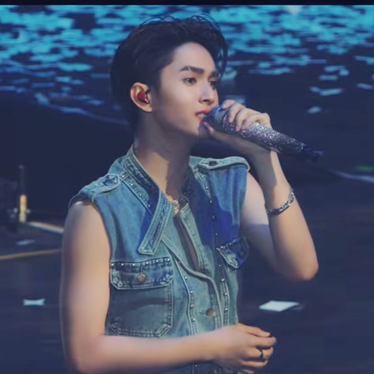 Potret di balik layar Copper (BUS)