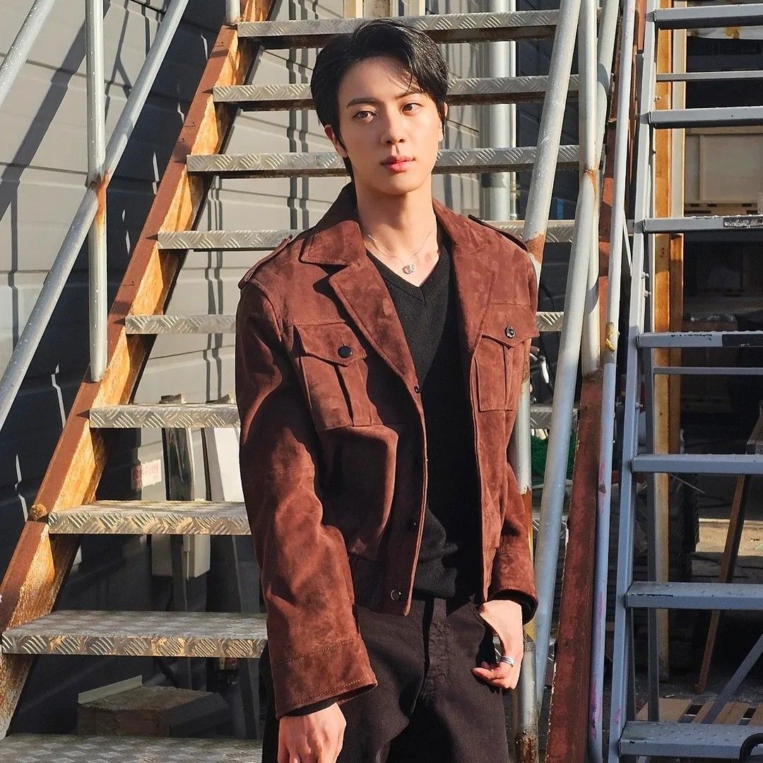 Foto aktivitas terbaru Jin (BTS)