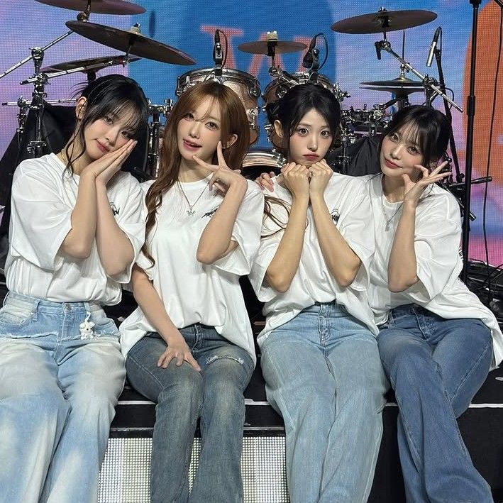 A moment captured by QWER's fan