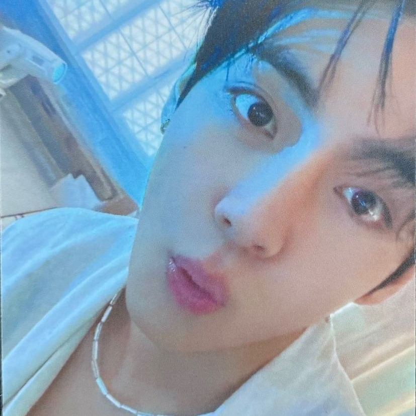 Behind-the-scenes cut of V (BTS)