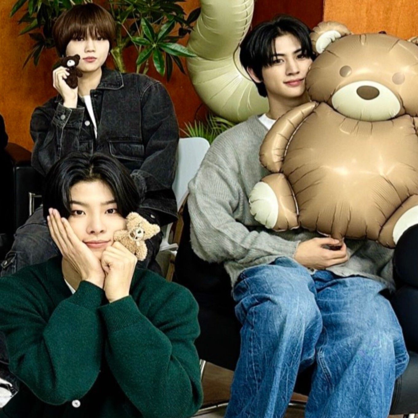 Behind-the-scenes cut of YOUNITE