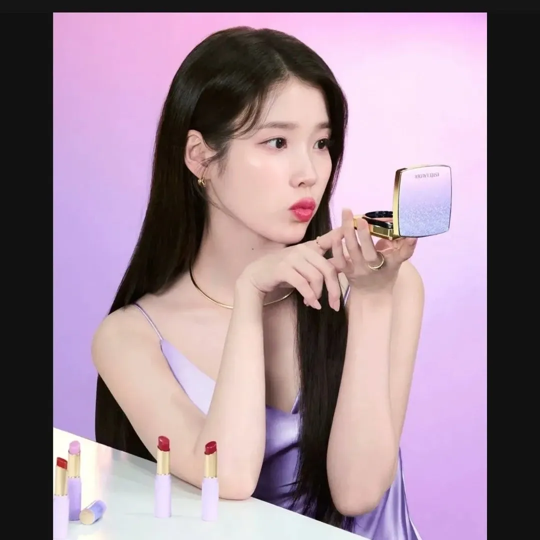 Foto aktivitas terbaru IU