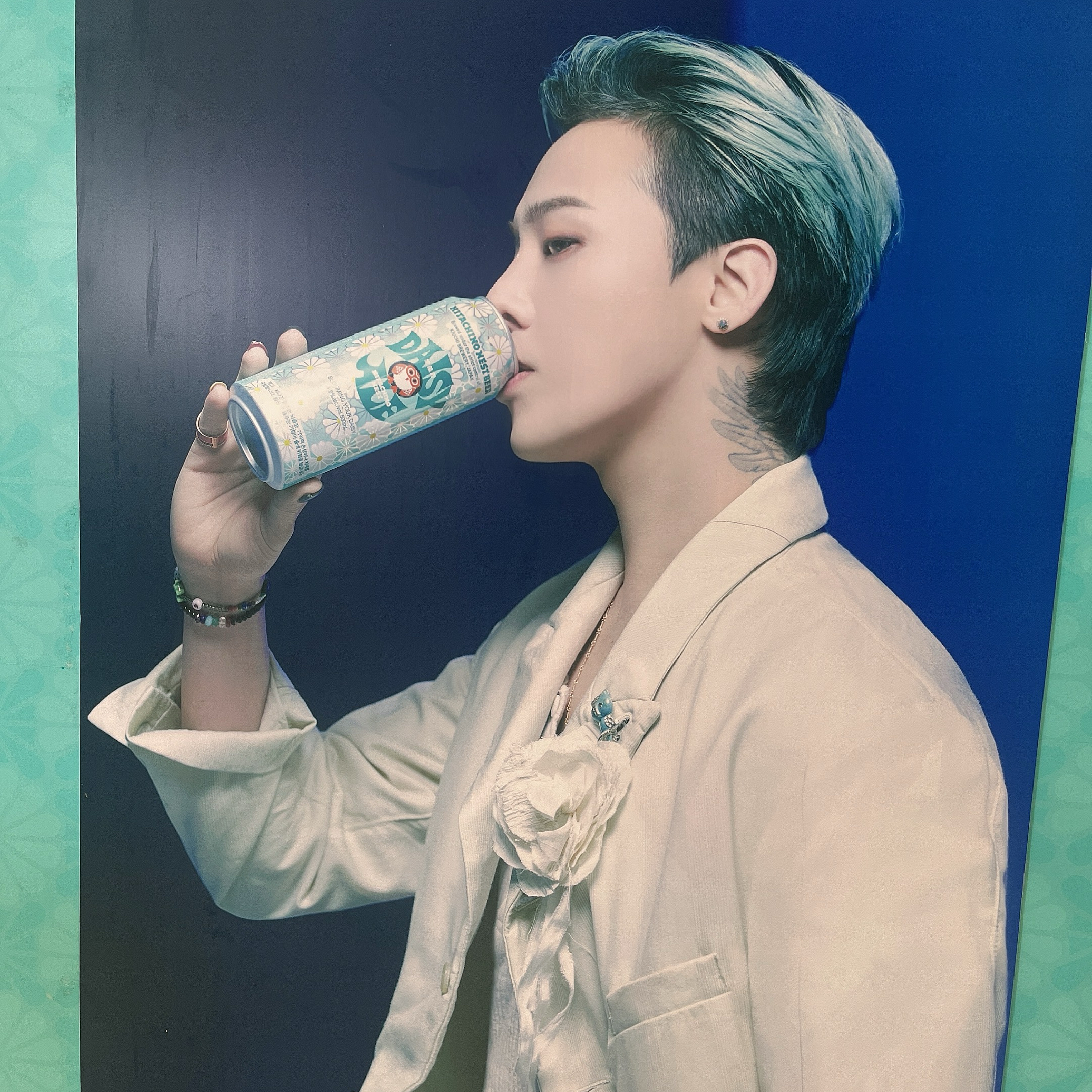 Foto aktivitas terbaru G-DRAGON (BIGBANG)