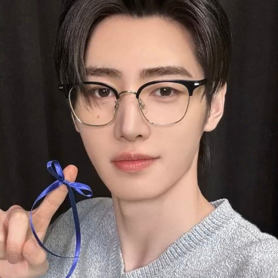 Latest photo of Sunghoon (ENHYPEN)