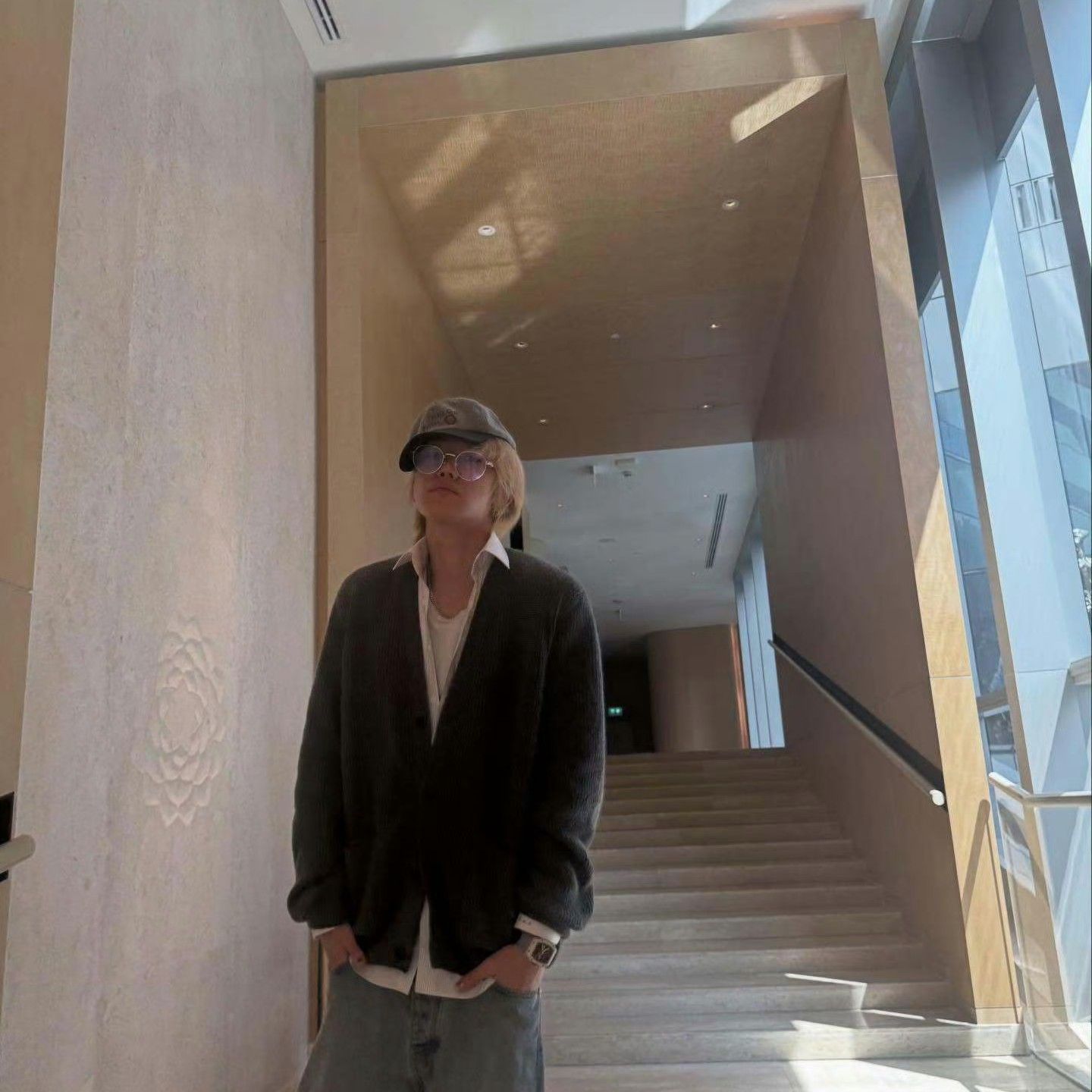 Behind-the-scenes cut of The 8 (SEVENTEEN)