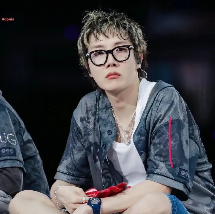 Momen yang diabadikan oleh penggemar j-hope (BTS)