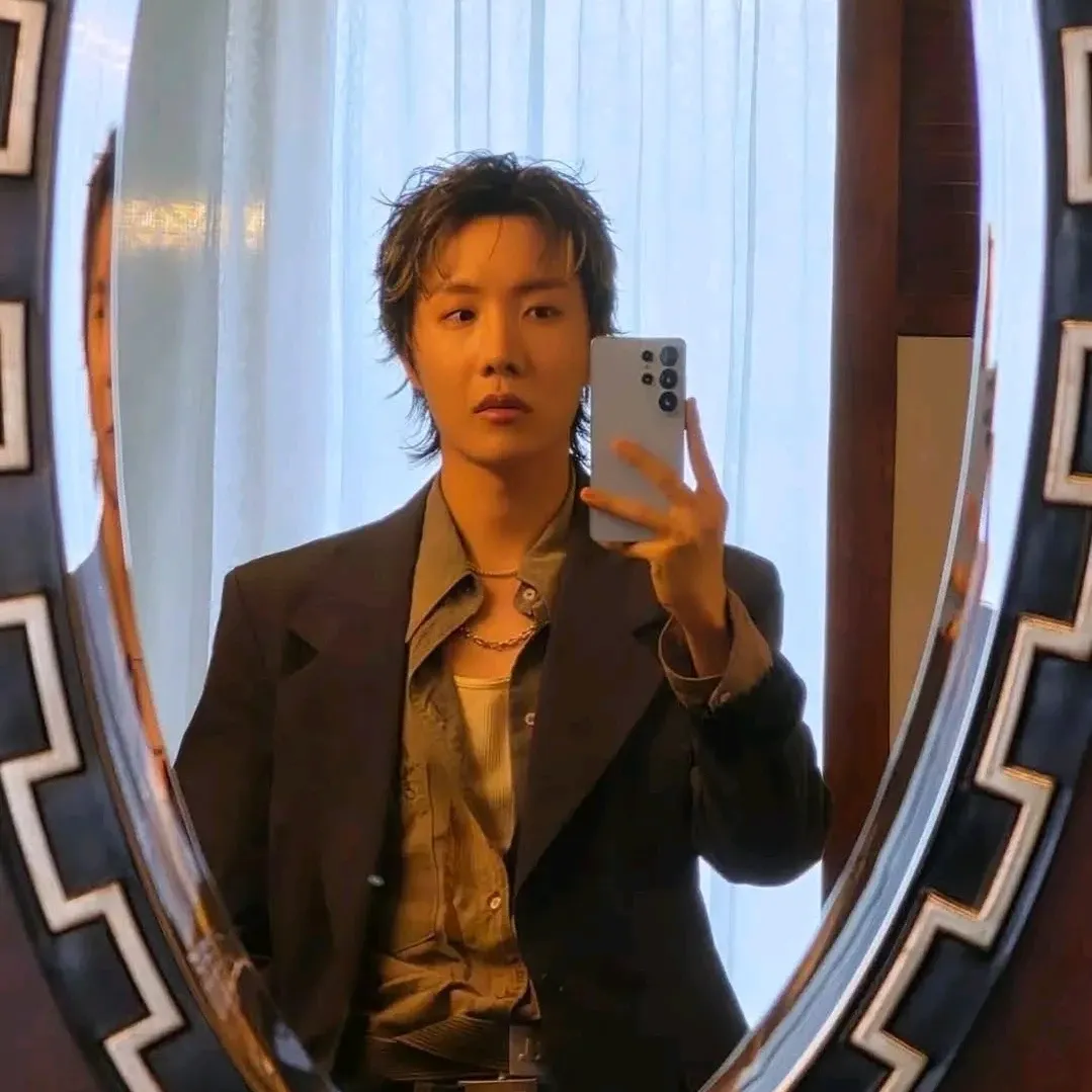 제이홉 (방탄소년단) 최근 활동샷