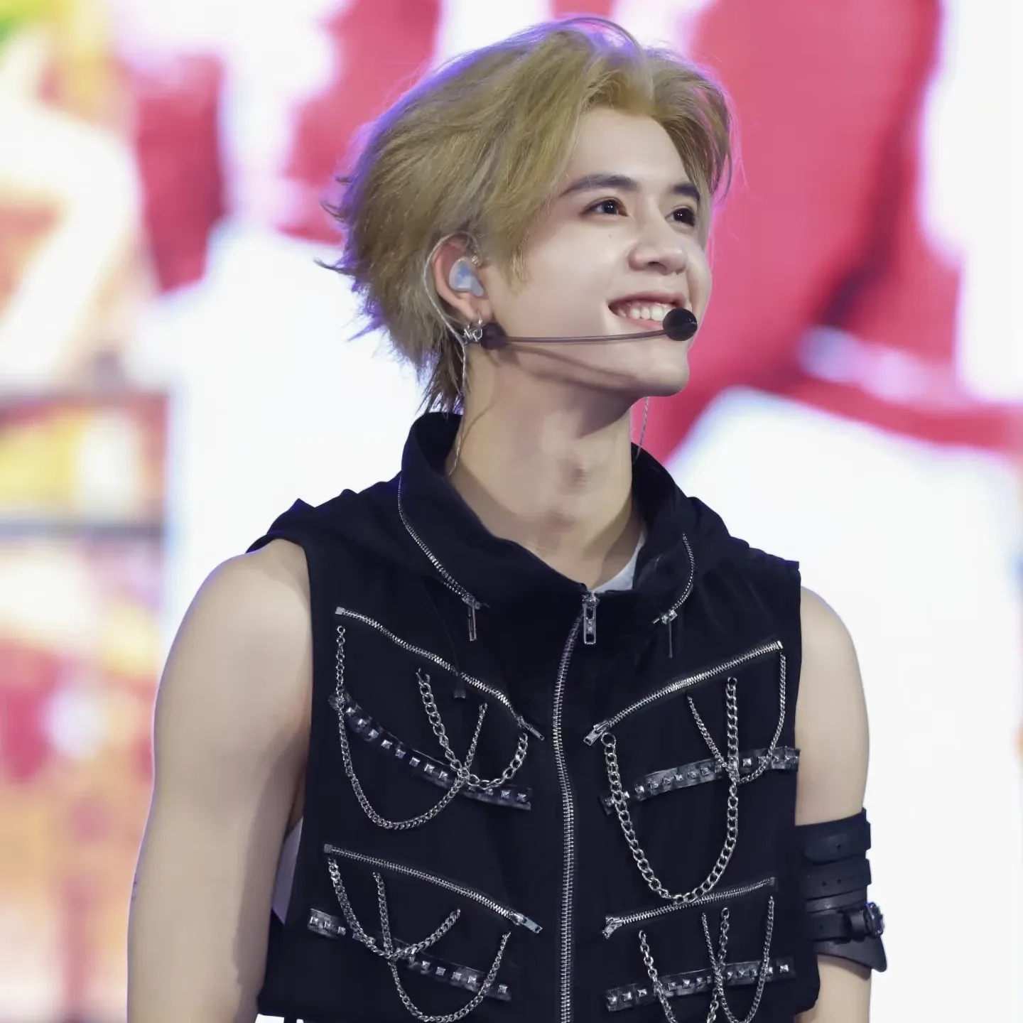 Behind-the-scenes cut of DORN (NexT1DE)