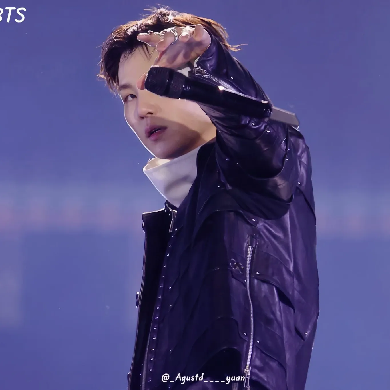 Foto aktivitas terbaru SUGA (BTS)