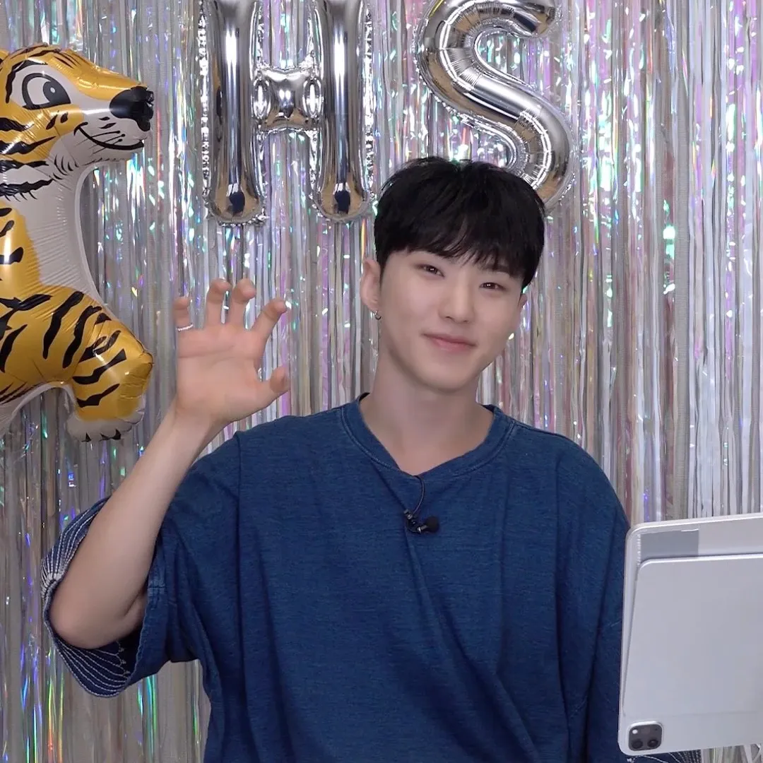 Recent activity shot of Hoshi (SEVENTEEN)