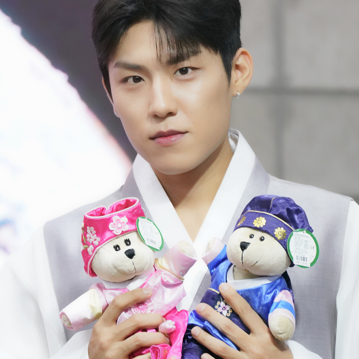 Behind-the-scenes cut of Park Woojin (AB6IX)