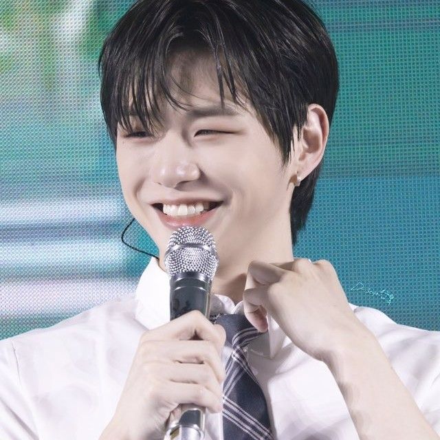 강다니엘 최근 활동샷