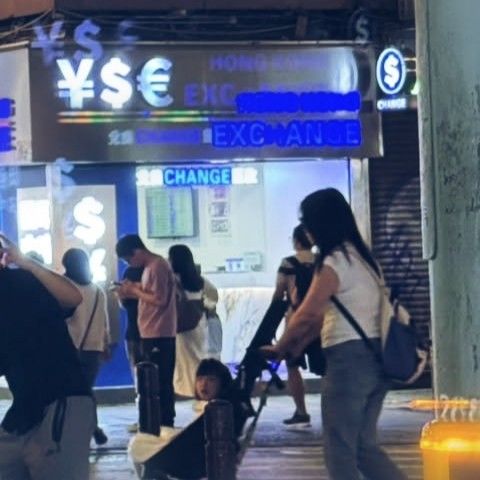 Behind-the-scenes cut of Hwasa (MAMAMOO)