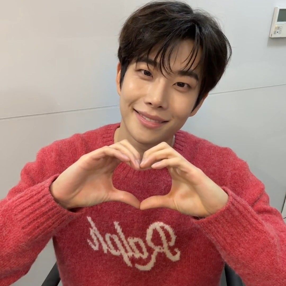 Behind-the-scenes cut of MJ (ASTRO)