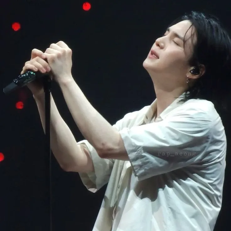 Potret di balik layar SUGA (BTS)
