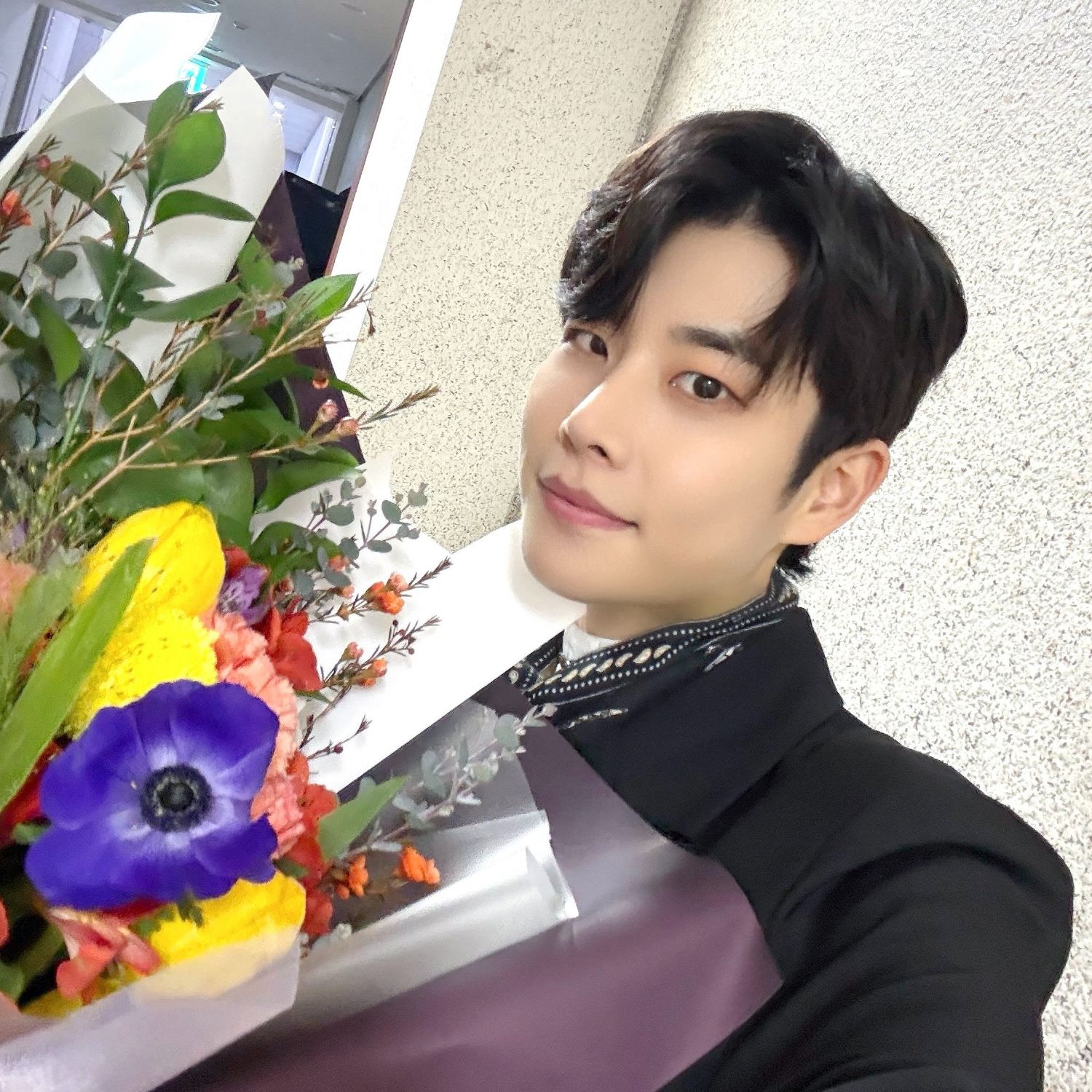 A moment captured by MJ (ASTRO)'s fan