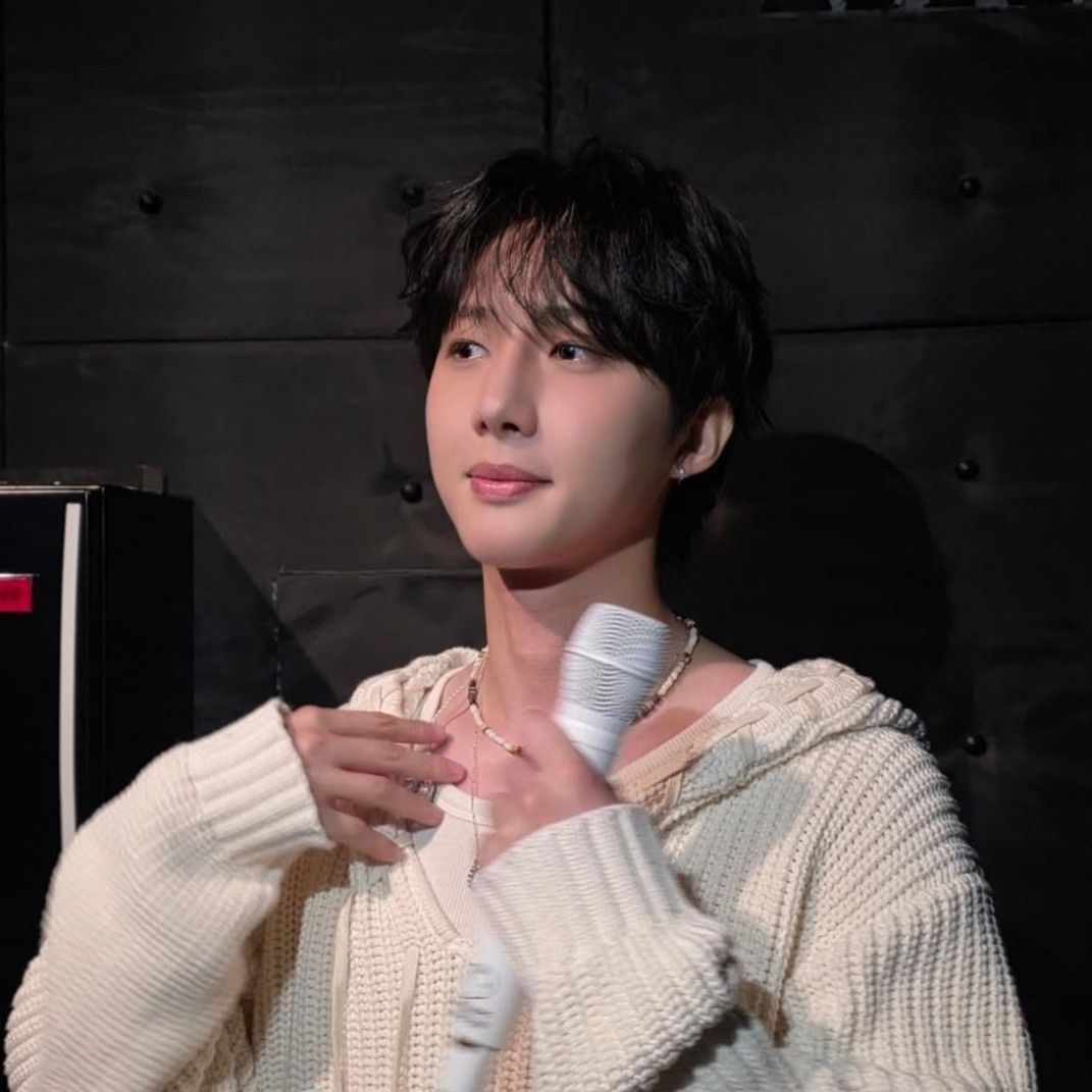 Latest photo of Hui (PENTAGON)