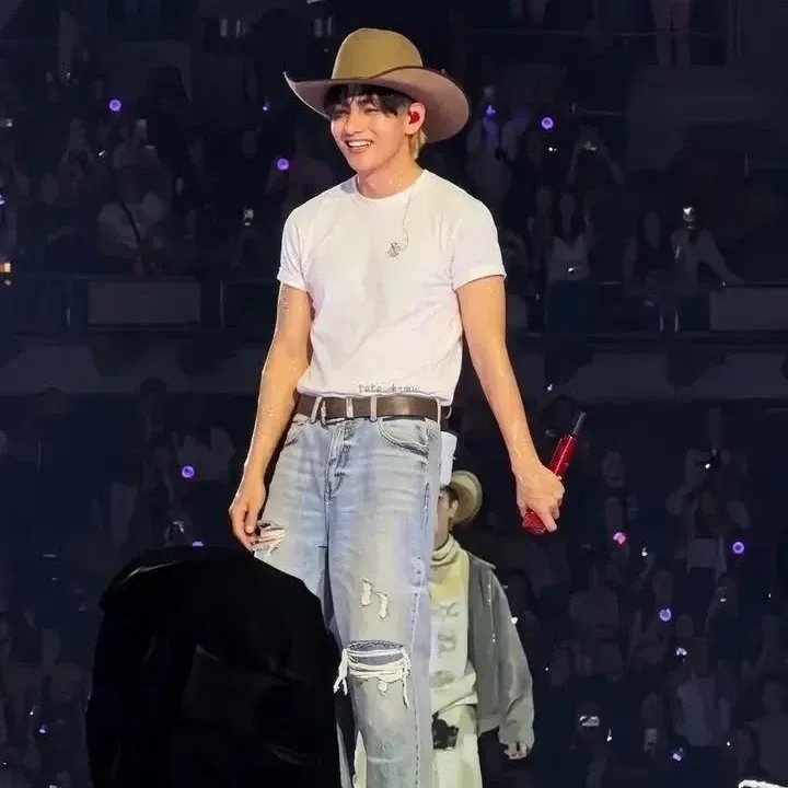 뷔 (방탄소년단) 최근 활동샷