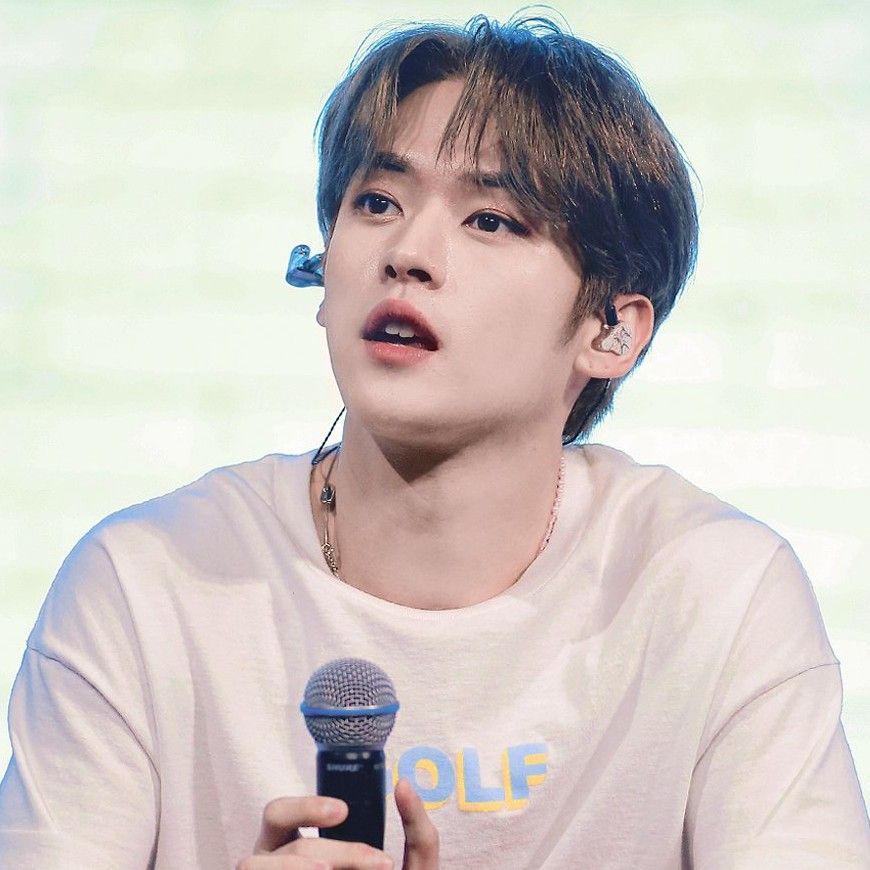 A moment captured by Lee Know (Stray Kids)'s fan