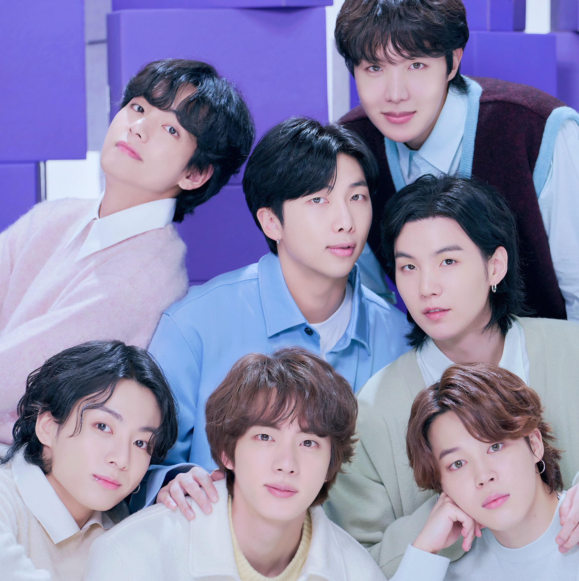 Behind-the-scenes cut of BTS