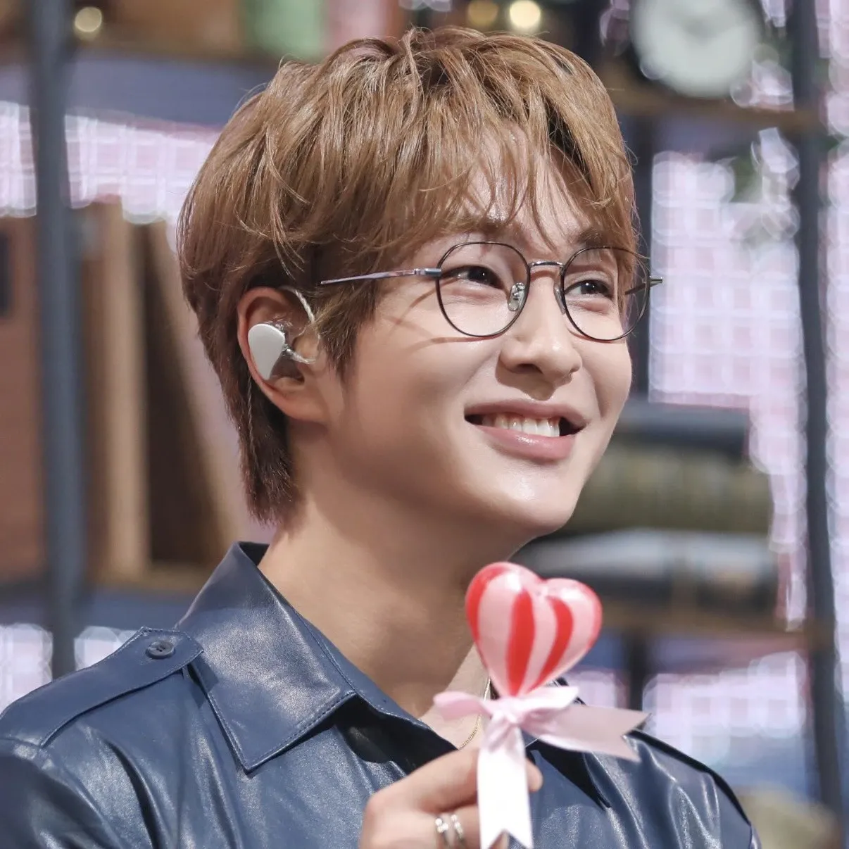 Foto aktivitas terbaru Onew (SHINee)