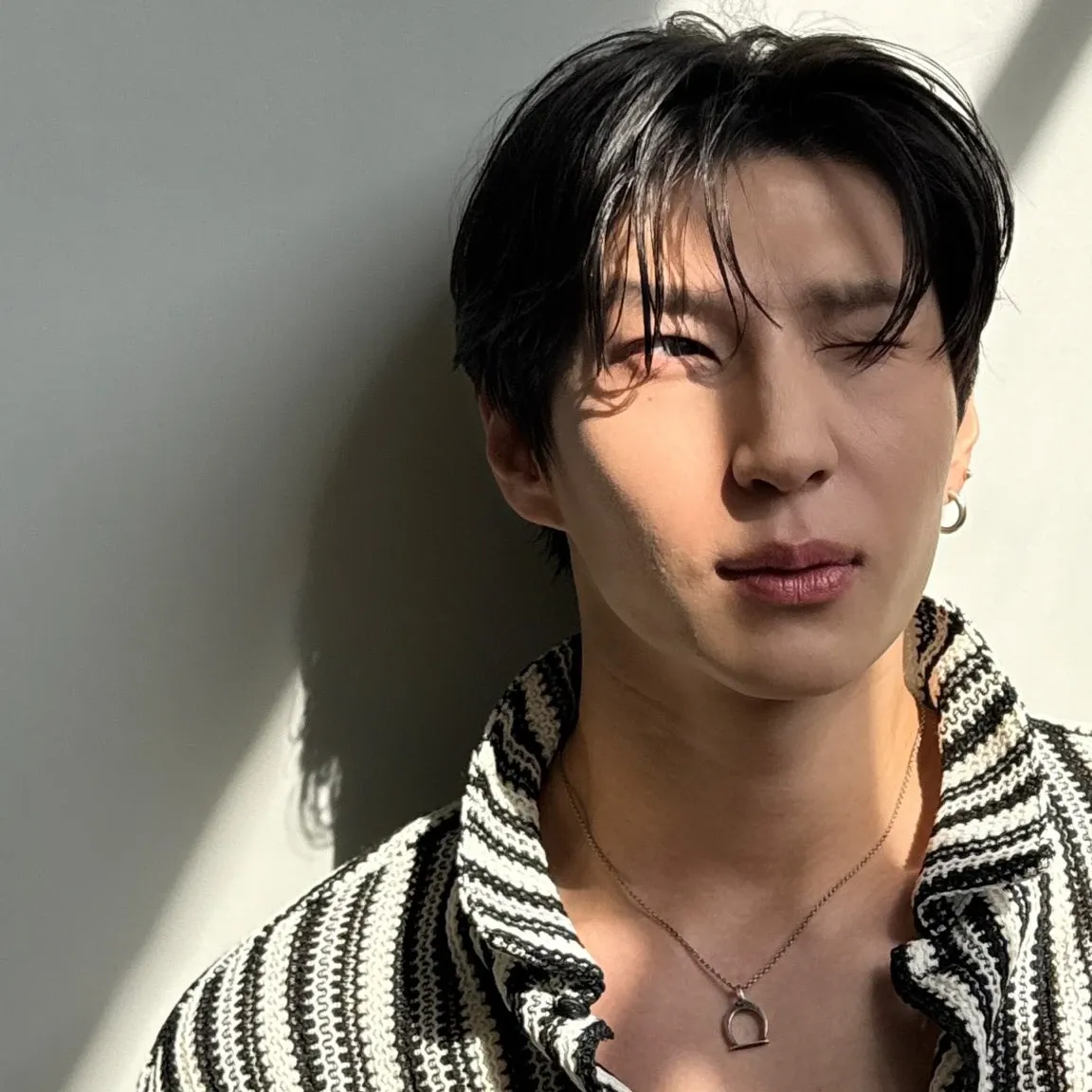 Behind-the-scenes cut of LEO (VIXX)