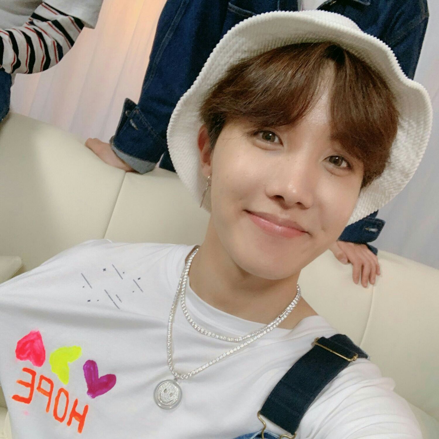Momen yang diabadikan oleh penggemar j-hope (BTS)