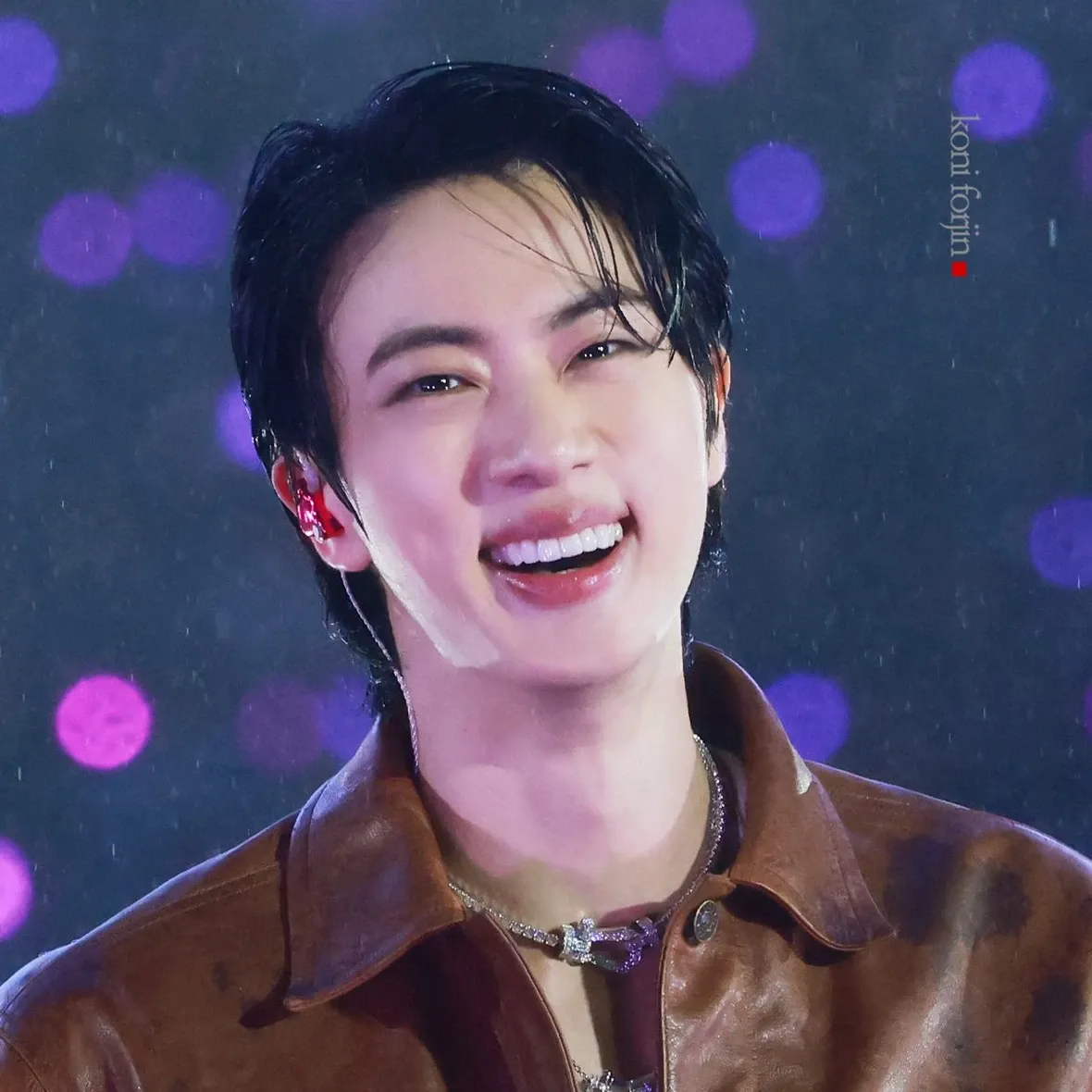 Momen yang diabadikan oleh penggemar Jin (BTS)