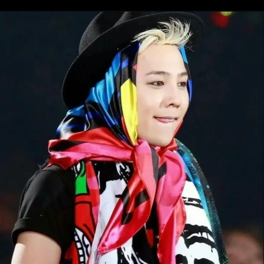 Recent activity shot of G-DRAGON (BIGBANG)