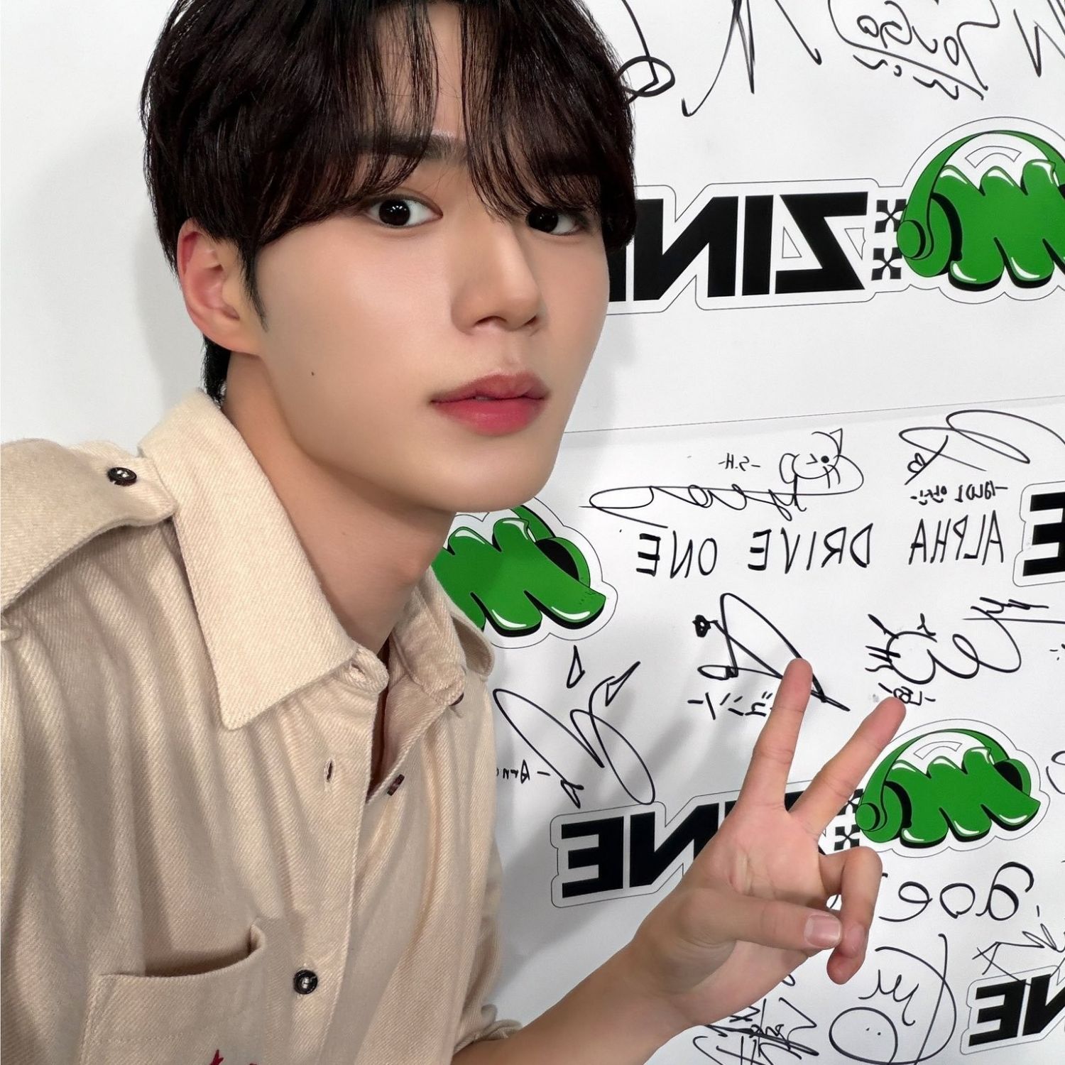 Behind-the-scenes cut of Kim Junseo (ALPHA DRIVE ONE)