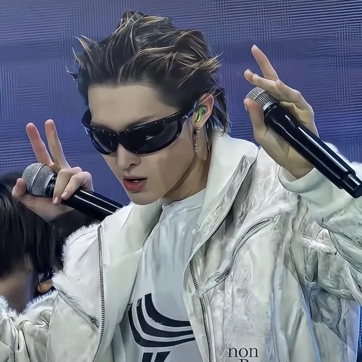 Behind-the-scenes cut of Martin (CORTIS)