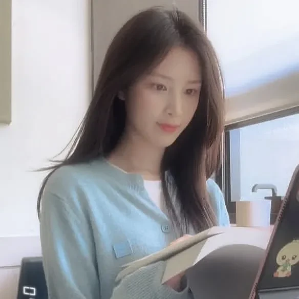 Popular profile picture of Lee Jaehee (Weeekly) loved by fans