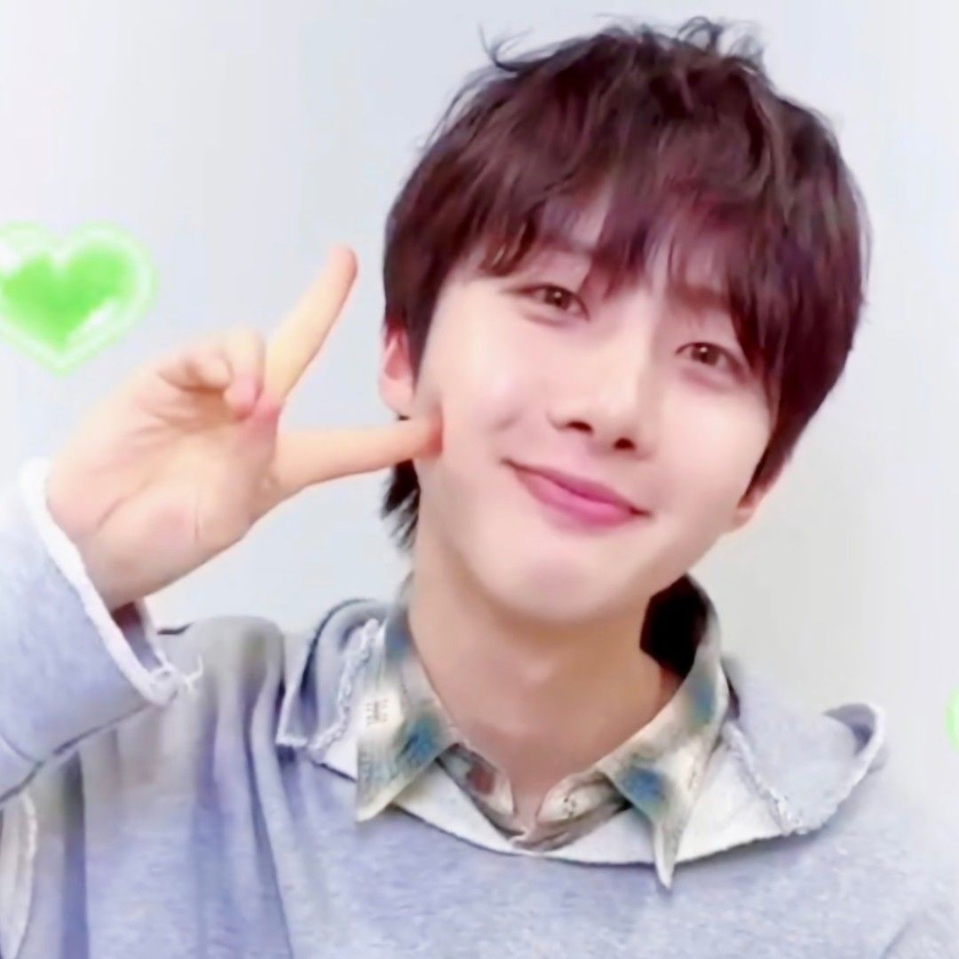 Behind-the-scenes cut of Hui (PENTAGON)