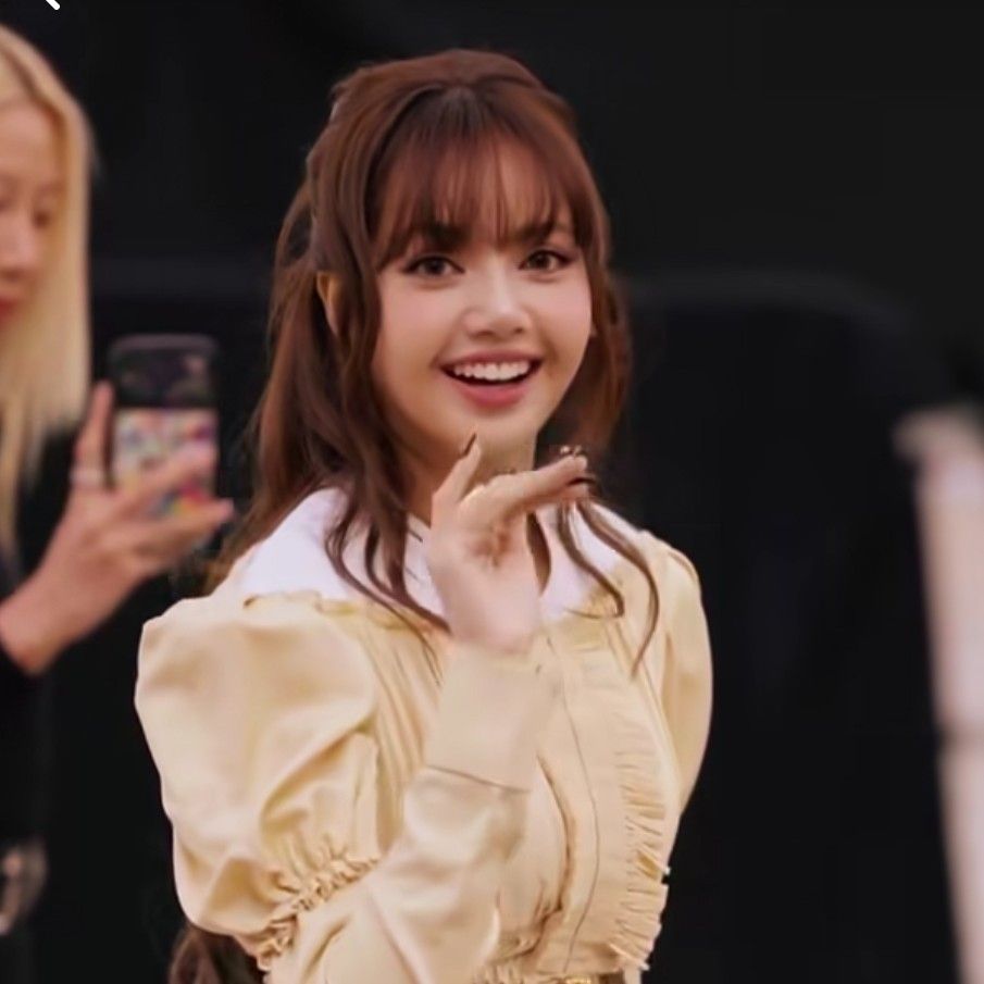 Momen yang diabadikan oleh penggemar Lisa (BLACKPINK)