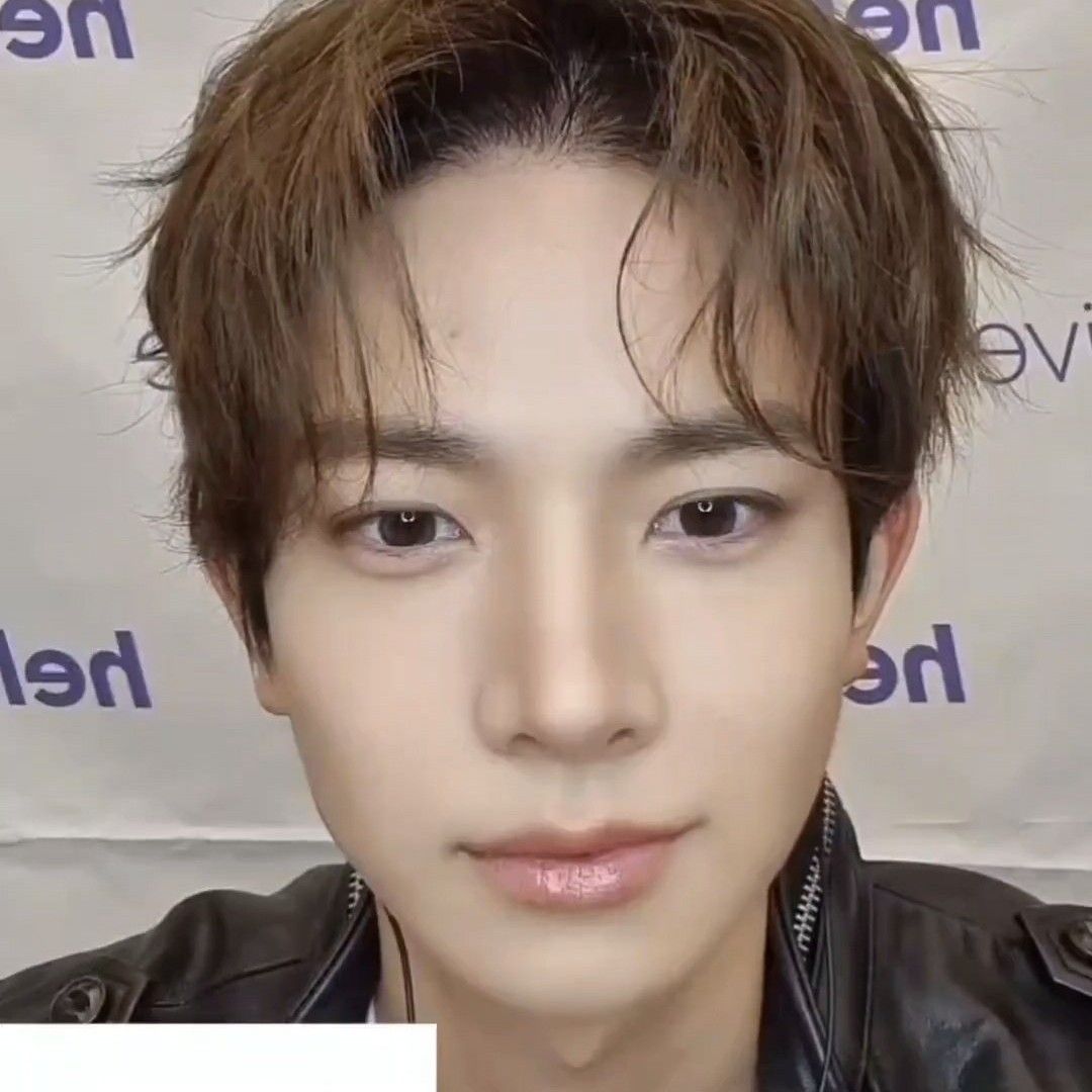 Latest photo of Heeseung