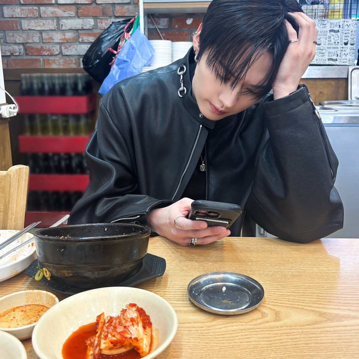A moment captured by Lee Know (Stray Kids)'s fan
