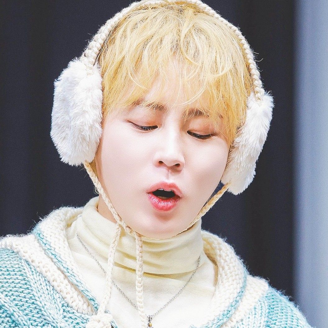 Behind-the-scenes cut of Ha Sungwoon