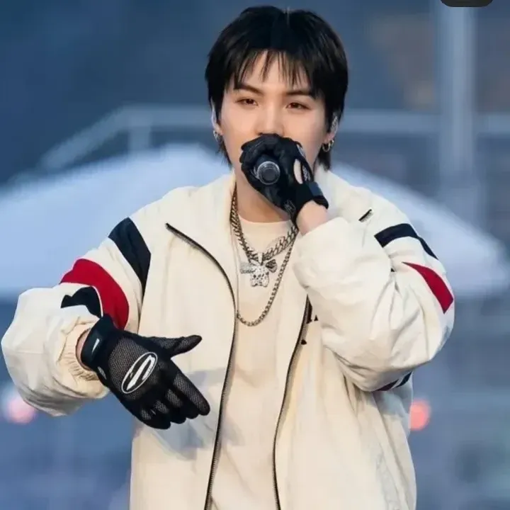 Potret di balik layar SUGA (BTS)