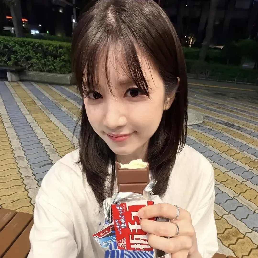 Recent activity shot of Park Chorong (Apink)
