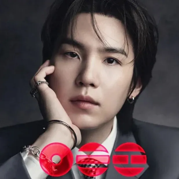 Foto aktivitas terbaru SUGA (BTS)