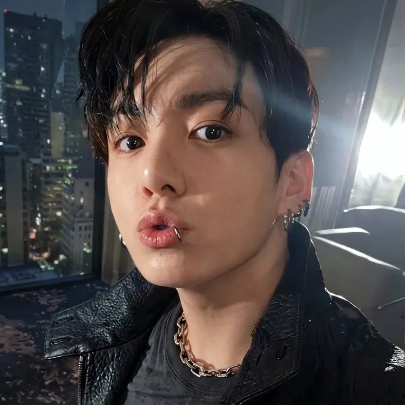 Foto aktivitas terbaru Jungkook (BTS)