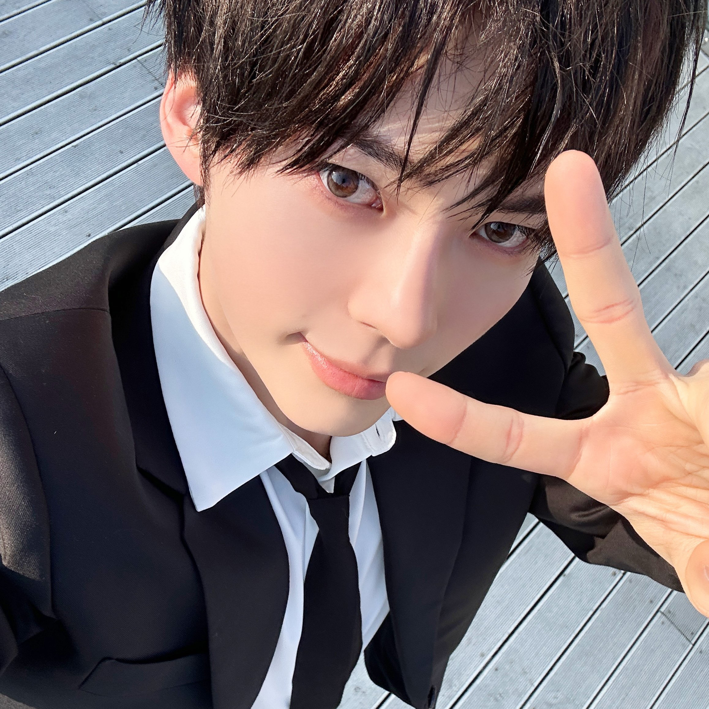 Trending idol content in the community