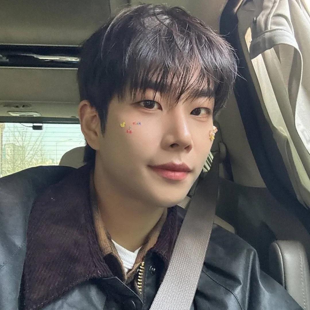 A moment captured by MJ (ASTRO)'s fan