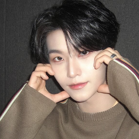 A moment captured by He Xinlong (ALPHA DRIVE ONE)'s fan