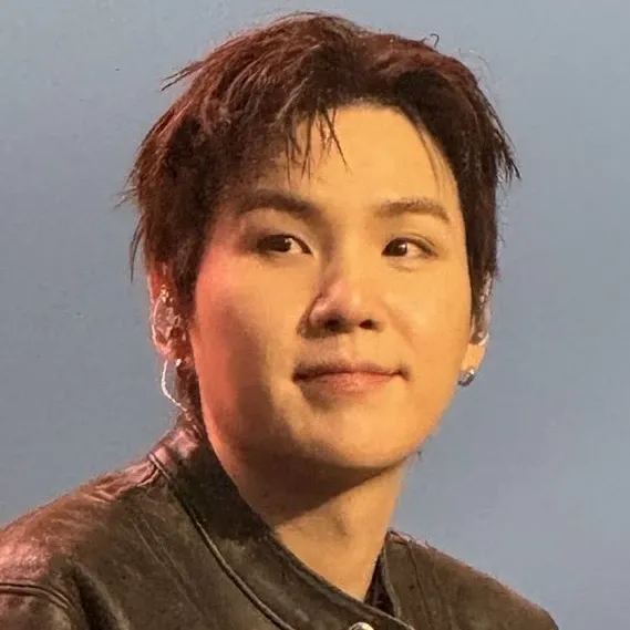 Foto aktivitas terbaru SUGA (BTS)