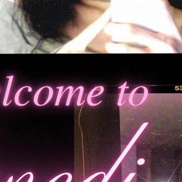 A moment captured by Monday (Weeekly)'s fan