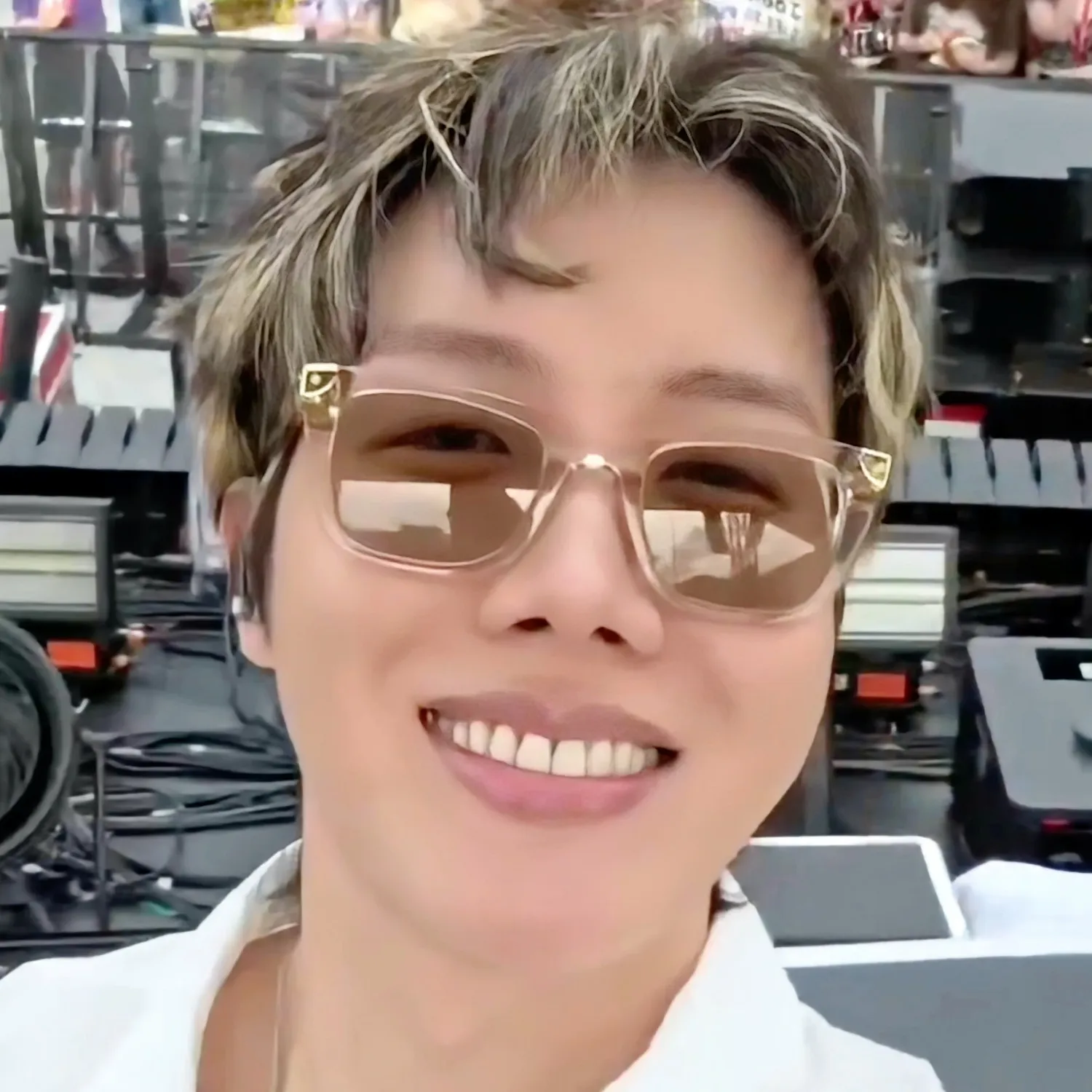 Foto aktivitas terbaru j-hope (BTS)