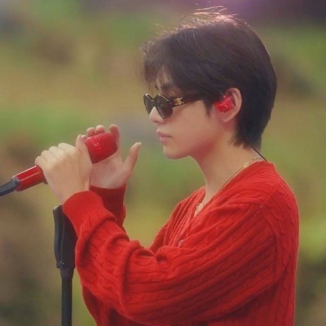 뷔 (방탄소년단) 최근 활동샷
