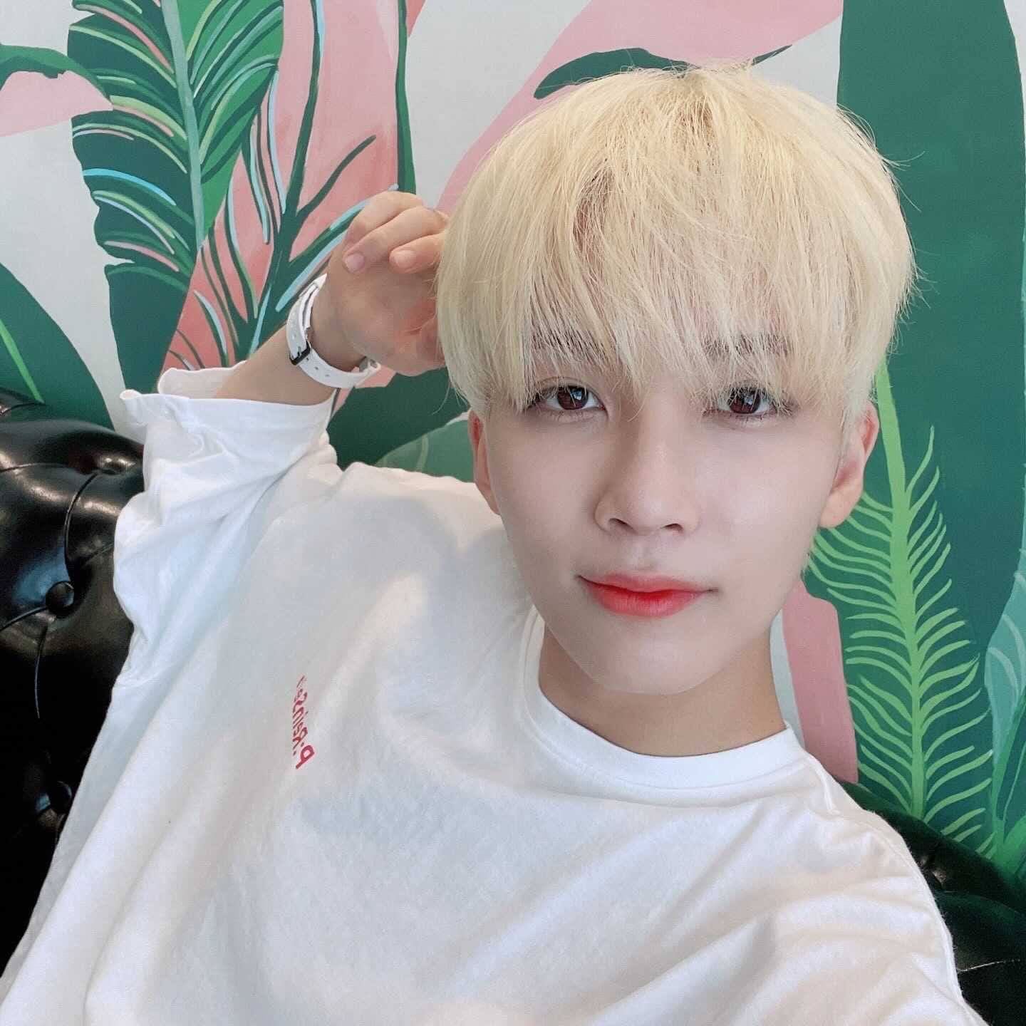 Recent activity shot of Jeonghan (SEVENTEEN)
