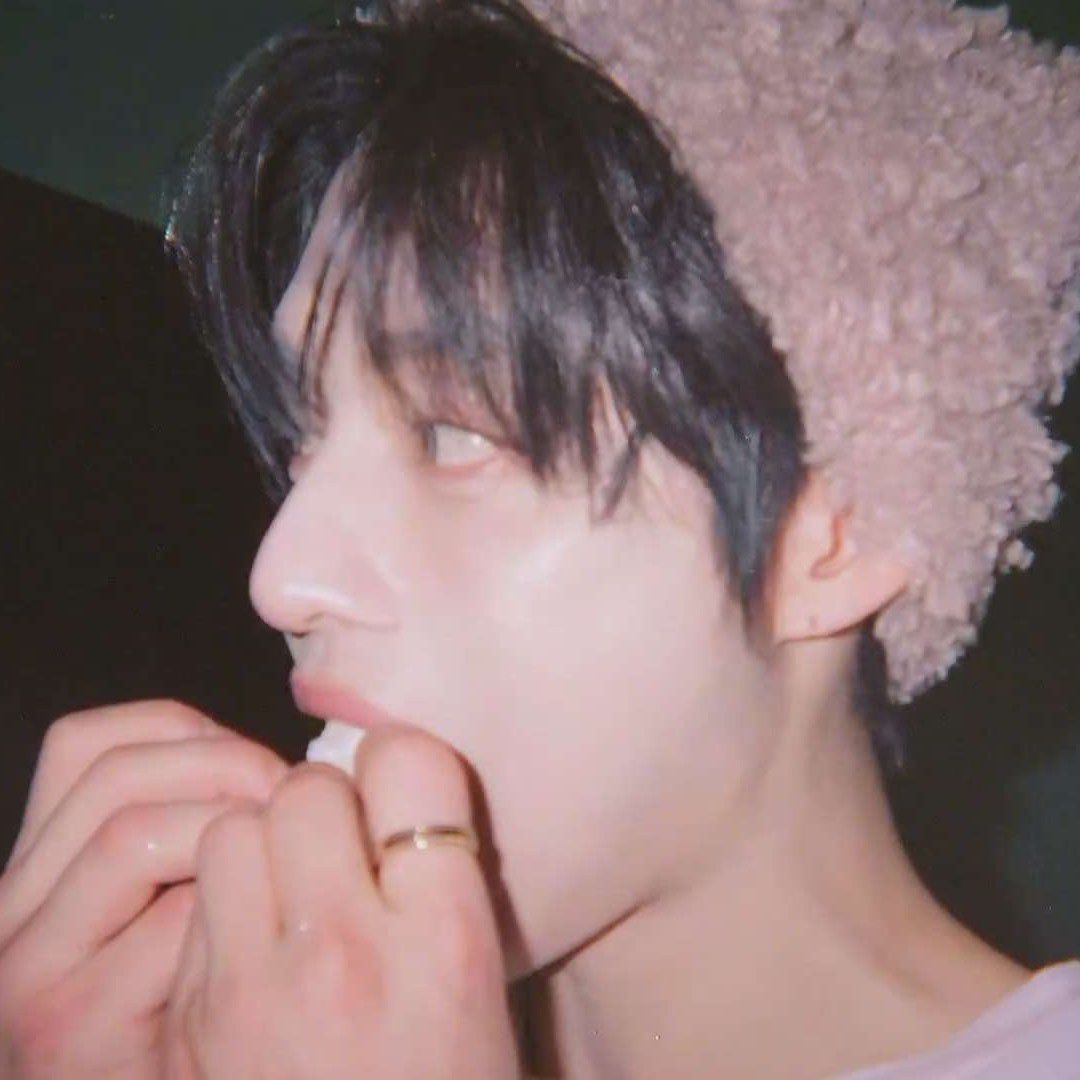 Behind-the-scenes cut of Kim Jiwoong (ZEROBASEONE)